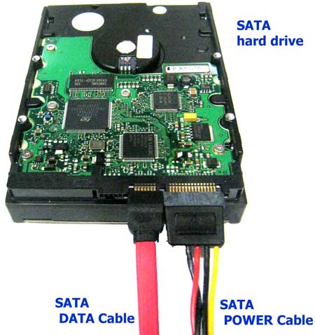 Disco rígido aberto mostrando as conexões SATA de dados e energia